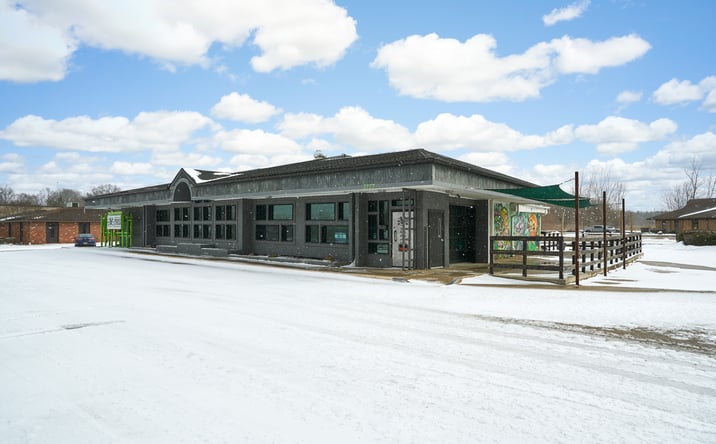 Pictures of Restaurant, Retail property located at 2727 Manchester Rd, Akron, OH 44319 for lease - image #1