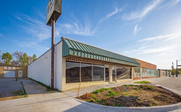 Pictures of Retail property located at 317 W Gray St, Norman, OK 73069 for lease - image #1