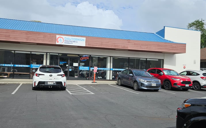 Pictures of Retail property located at 2700 S King St, Honolulu, HI 96826 for lease - image #1
