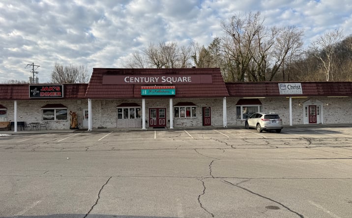 Pictures of Retail, Office property located at 4024 Fort Henry Dr, Kingsport, TN 37663 for lease - image #1