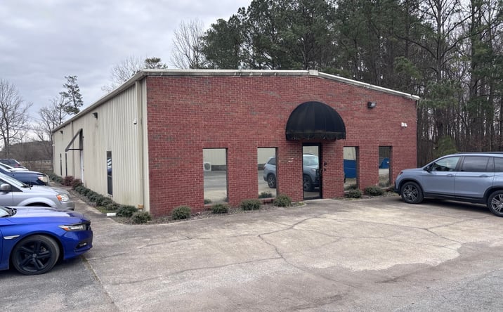 Pictures of Office property located at 82 Industrial Dr, Attalla, AL 35954 for lease - image #1