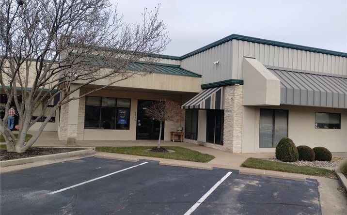 Pictures of Office, Retail property located at 5515 Osage Beach Parkway, Osage Beach, MO 65049 for lease - image #1