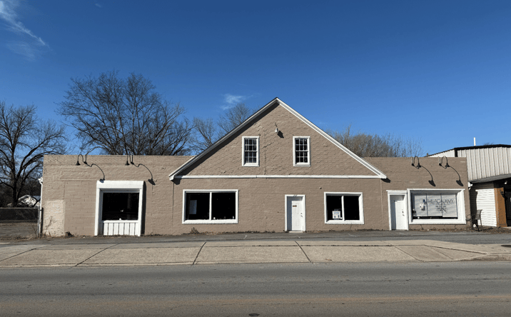 Pictures of Retail property located at 307 N Main St NW, Adairsville, GA 30103 for lease - image #1