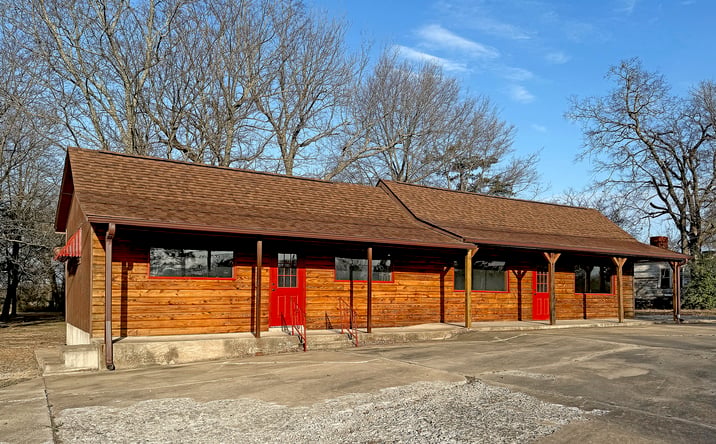 Pictures of Retail property located at 2120 S Church St, Paris, TX 75460 for lease - image #1