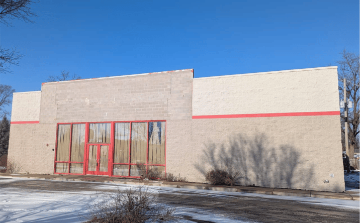 Pictures of Retail property located at 220 E Norris Dr, Ottawa, IL 61350 for lease - image #1