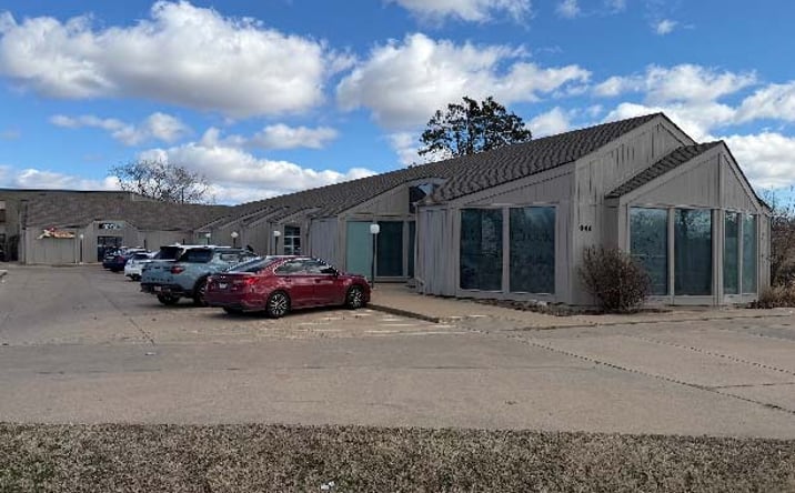 Pictures of Retail property located at 946 S Rock Rd, Wichita, KS 67207 for lease - image #1