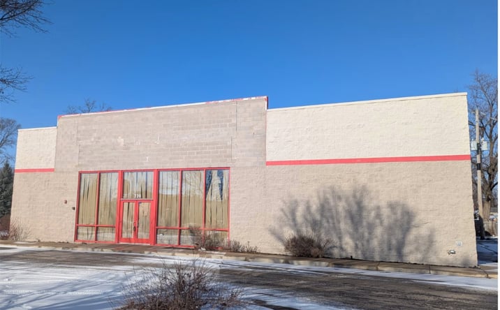 Pictures of Retail property located at 220 E Norris Drive, Ottawa, IL 61350 for lease - image #1