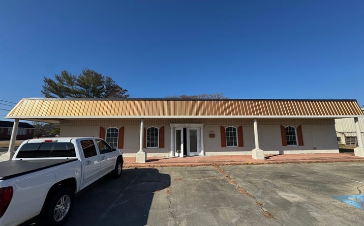 Pictures of Office, Special Purpose, Retail property located at 615 Washington St, Williamston, NC 27892 for lease - image #1