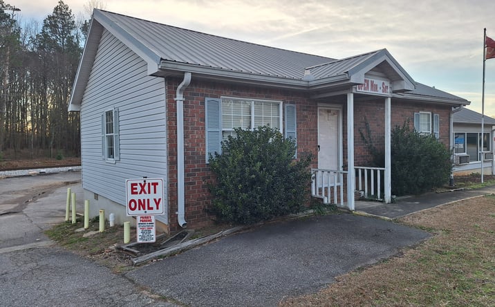 Pictures of Retail, Office, Special Purpose property located at 1203 Washington St, Jefferson, GA 30549 for lease - image #1