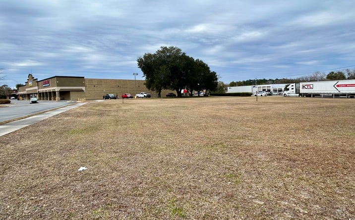 Pictures of Retail, Restaurant, Special Purpose property located at 2550 N Main St, Gainesville, FL 32609 for lease - image #1