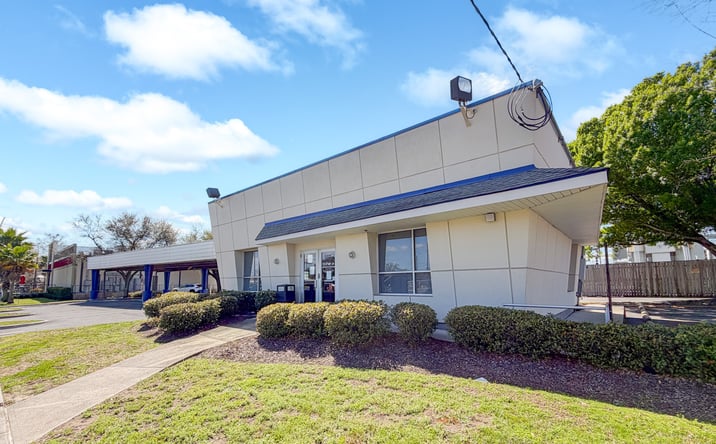 Pictures of Retail, Special Purpose property located at 3875 General De Gaulle Dr, New Orleans, LA 70114 for lease - image #1