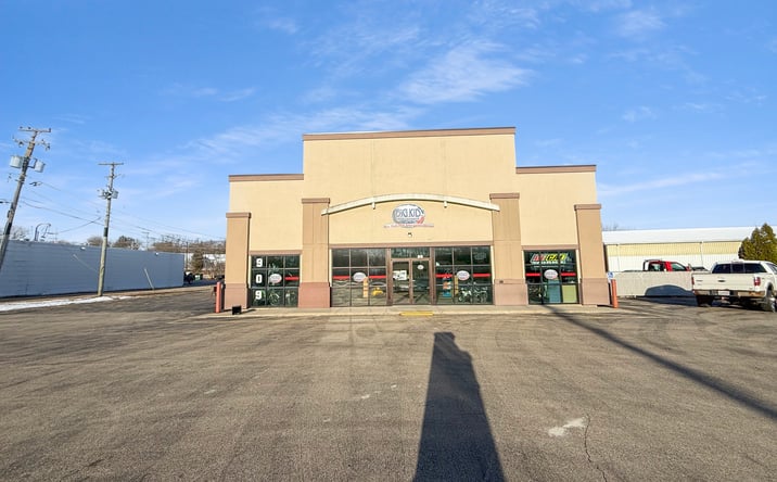 Pictures of Retail, Office, Restaurant property located at 909 Front St, McHenry, IL 60050 for lease - image #1