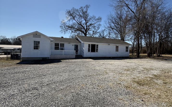 Pictures of Retail, Office, Industrial property located at 2450 Cloud Springs Rd, Rossville, GA 30741 for lease - image #1