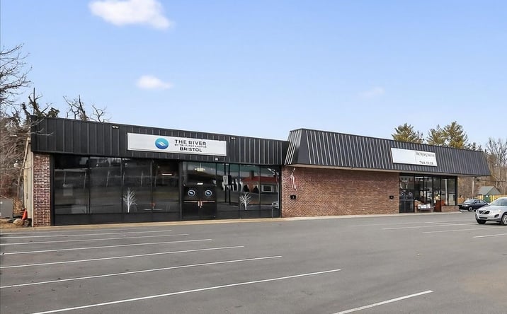 Pictures of Retail, Office, Industrial property located at 1274–1276 Volunteer Pkwy, Bristol, TN 37620 for lease - image #1