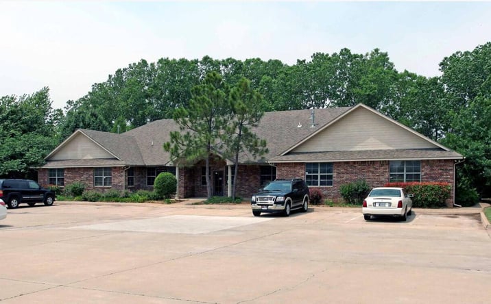 Pictures of Office property located at 1601 S State St, Edmond, OK 73013 for lease - image #1
