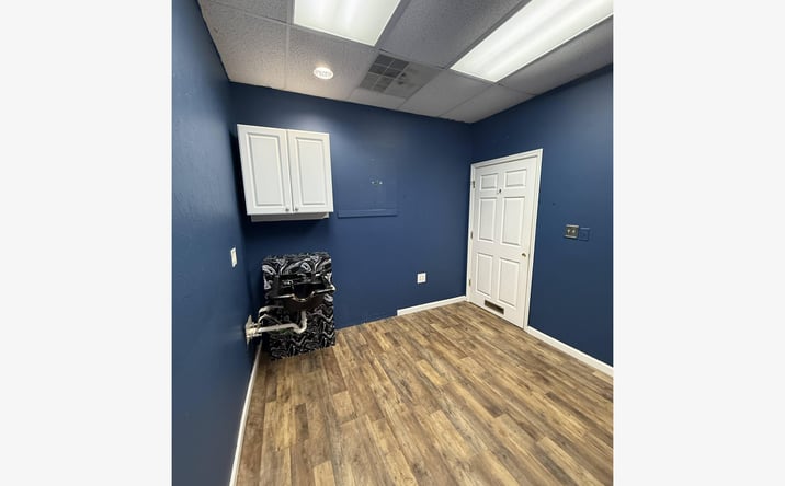Pictures of Office property located at 9 Rue Du Bois, Beaufort, SC 29907 for lease - image #1