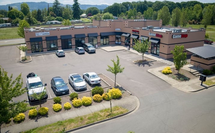 Pictures of Retail, Restaurant property located at 445 Weldwood Dr, Lebanon, OR 97355 for lease - image #1