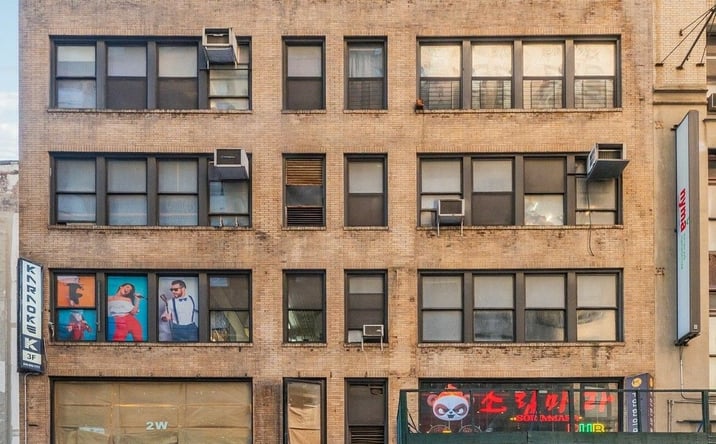 Pictures of Office property located at 2 W 32nd St, New York, NY 10001 for lease - image #1
