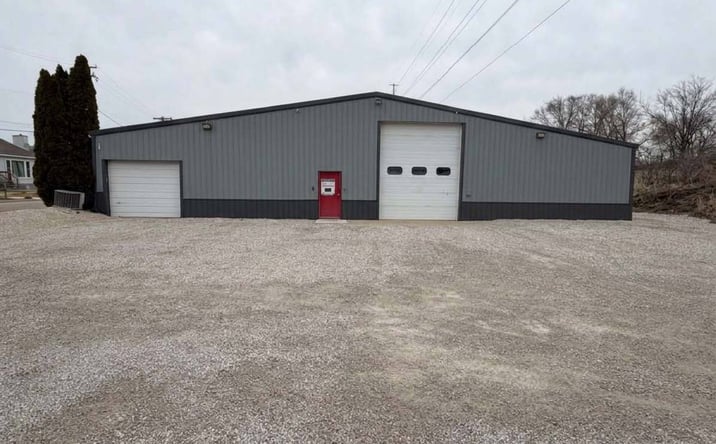 Pictures of Industrial property located at 300 W Joliet St, Ottawa, IL 61350 for lease - image #1