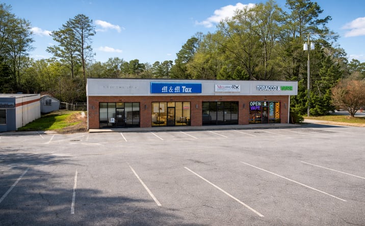 Pictures of Retail property located at 996 S Broad St, Clinton, SC 29325 for lease - image #1