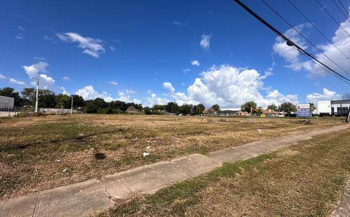 Pictures of Land property located at 15150 S Post Oak Rd, Houston, TX 77053 for lease - image #1