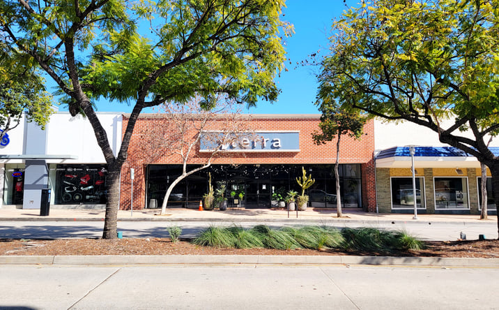 Pictures of Retail property located at 422 S Lake Ave, Pasadena, CA 91101 for lease - image #1