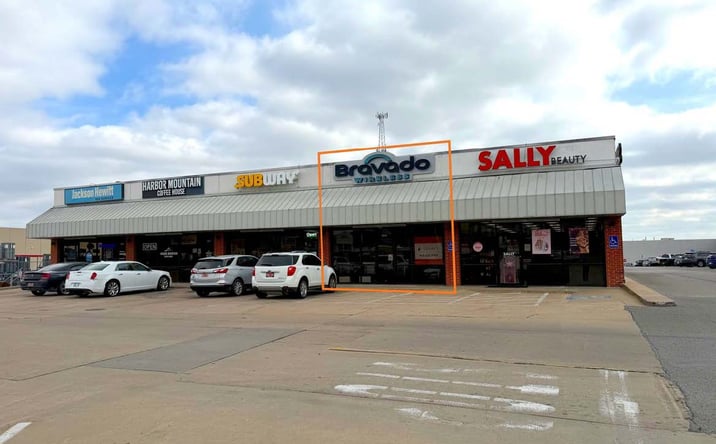 Pictures of Retail property located at 418 S George Nigh Expy, McAlester, OK 74501 for lease - image #1