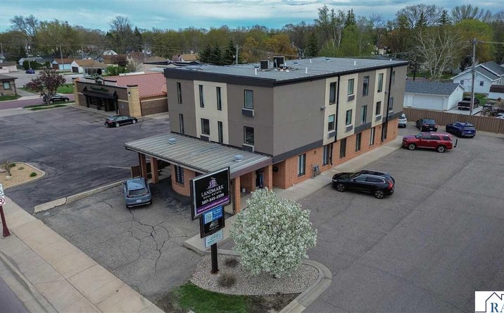 Pictures of Office property located at 931 Madison Ave, Mankato, MN 56001 for lease - image #1