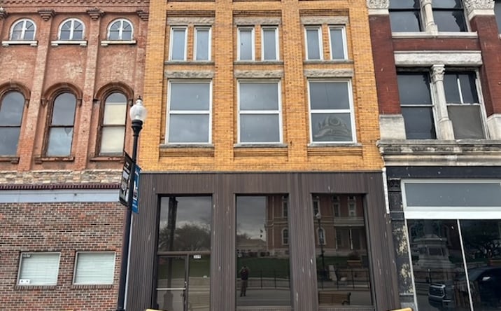 Pictures of Office property located at 309 Main St, Mount Vernon, IN 47620 for lease - image #1