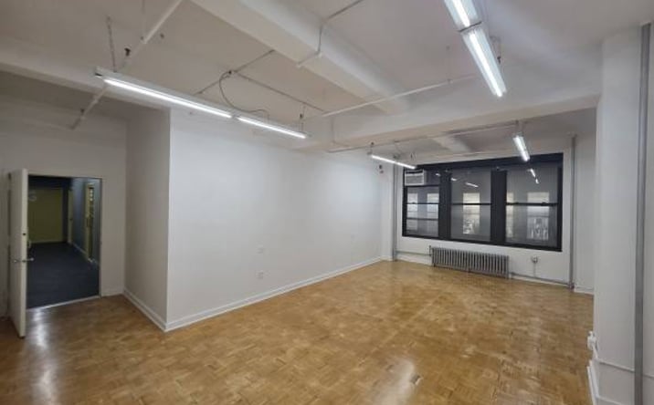 Pictures of Office property located at 325 W 38th St, Manhattan, NY 10018 for lease - image #1