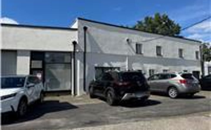 Pictures of Office property located at 387A Jericho Turnpike 2, Hempstead, NY 11001 for lease - image #1