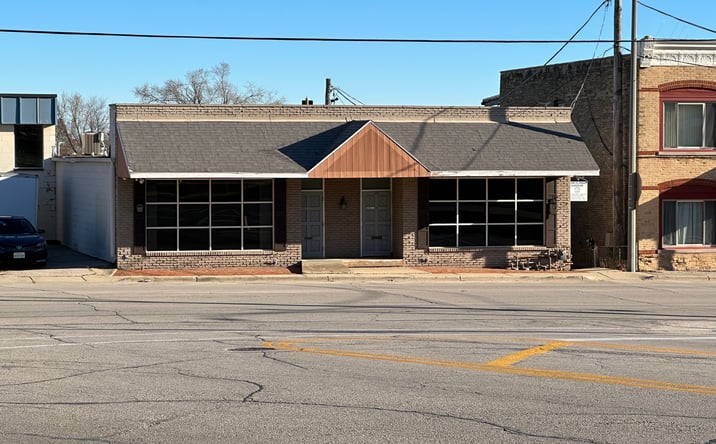 Pictures of Office, Retail, Industrial property located at 142 Washington St, Woodstock, IL 60098 for lease - image #1