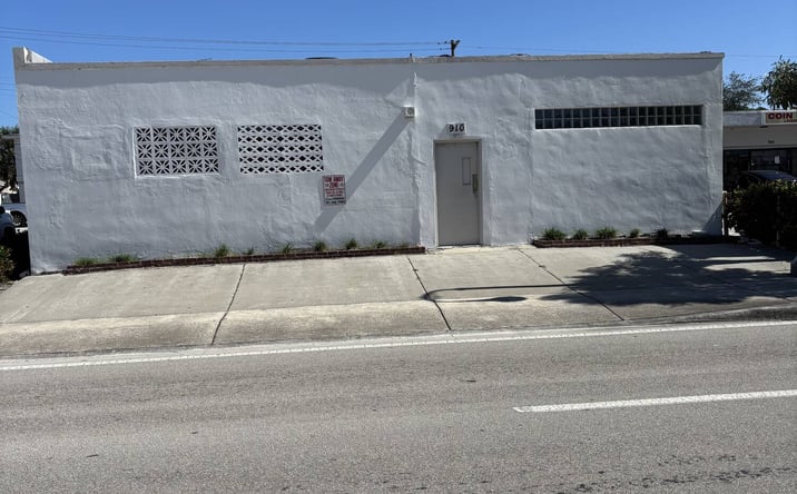 Pictures of Retail, Office property located at 910 N Dixie Hwy, Lake Worth Beach, FL 33460 for lease - image #1
