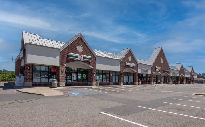 Pictures of Retail property located at 11-47 Cass Lake, Waterford, MI 48328 for lease - image #1