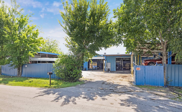 Pictures of Industrial property located at 8921 Daffodil St, Houston, TX 77063 for lease - image #1