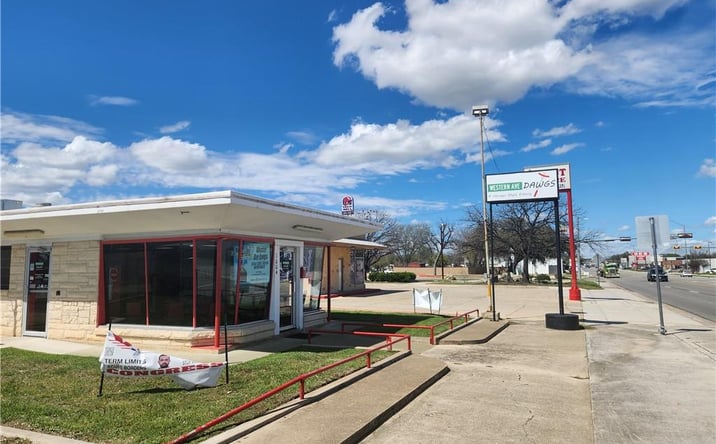 Pictures of Restaurant property located at 1004 S Key Ave, Lampasas, TX 76550 for lease - image #1