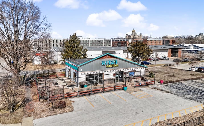 Pictures of Retail property located at 401 SE 6th St, Des Moines, IA 50309 for lease - image #1