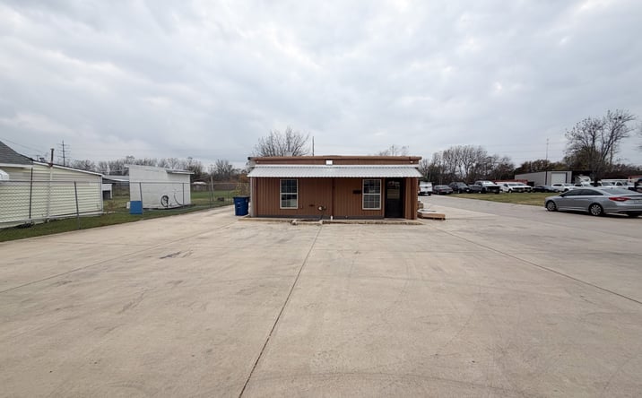 Pictures of Office, Special Purpose, Industrial property located at 2103 S Kaufman St, Ennis, TX 75119 for lease - image #1