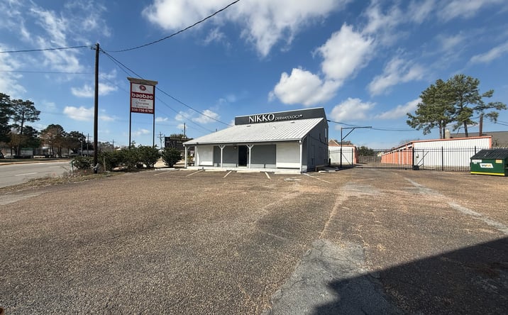 Pictures of Office, Special Purpose property located at 2114 W Davis St, Conroe, TX 77304 for lease - image #1