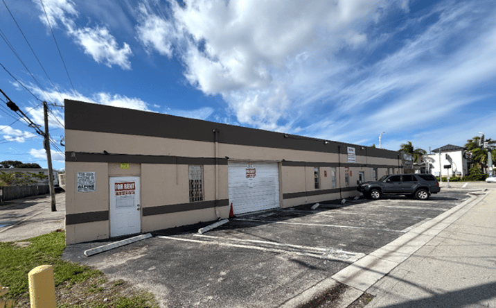 Pictures of Retail, Office, Restaurant property located at 932 N Dixie Hwy, Lake Worth Beach, FL 33460 for lease - image #1