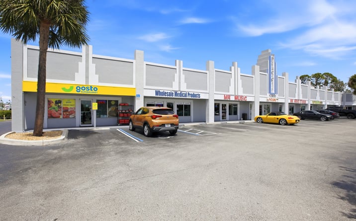 Pictures of Retail, Restaurant property located at 12951 Metro Pkwy, Fort Myers, FL 33966 for lease - image #1