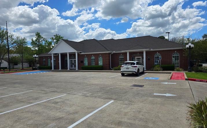 Pictures of Office property located at 830 S Friendswood Dr, Friendswood, TX 77546 for lease - image #1