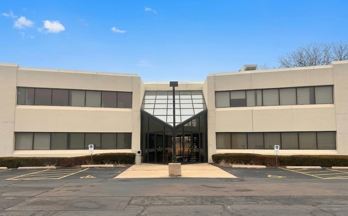 Pictures of Office property located at 561 W Terra Cotta Ave, Crystal Lake, IL 60014 for lease - image #1