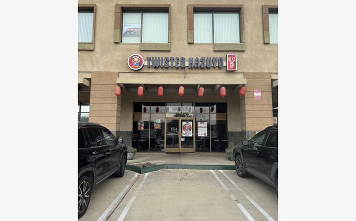 Pictures of Retail, Restaurant property located at 28112 Bouquet Canyon Rd, Santa Clarita, CA 91350 for lease - image #1