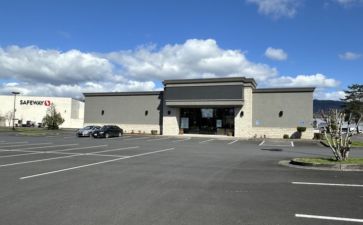 Pictures of Retail property located at 421 Three Rivers Dr, Kelso, WA 98626 for lease - image #1