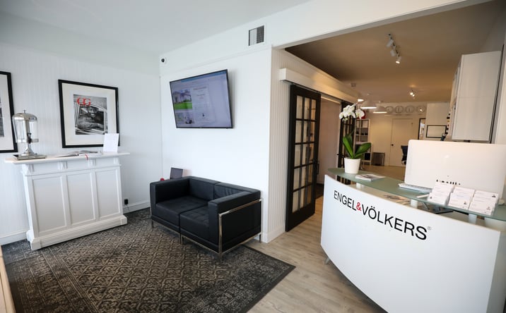 Pictures of Office, Restaurant, Retail property located at 6680 Gulf Blvd, St. Pete Beach, FL 33706 for lease - image #1