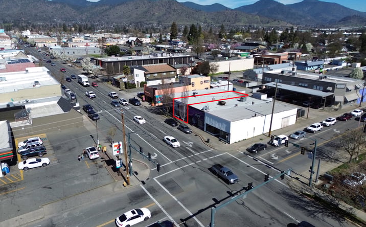 Pictures of Retail property located at 873 SE 6th St, Grants Pass, OR 97526 for lease - image #1