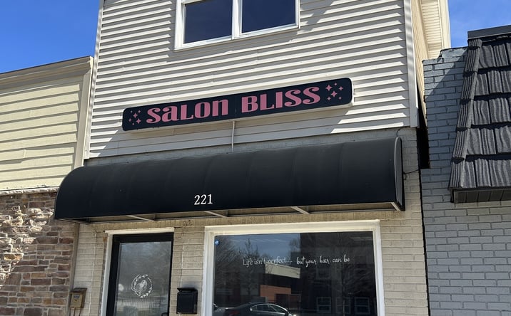 Pictures of Retail property located at 221 N Broad St, Griffith, IN 46319 for lease - image #1