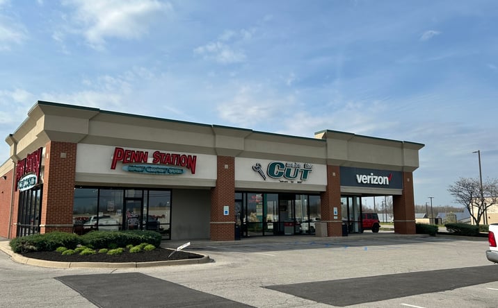 Pictures of Retail property located at 4317 Charlestown Rd, New Albany, IN 47150 for lease - image #1