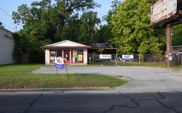 Pictures of Office property located at 335 W Ave N, Silsbee, TX 77656 for lease - image #1